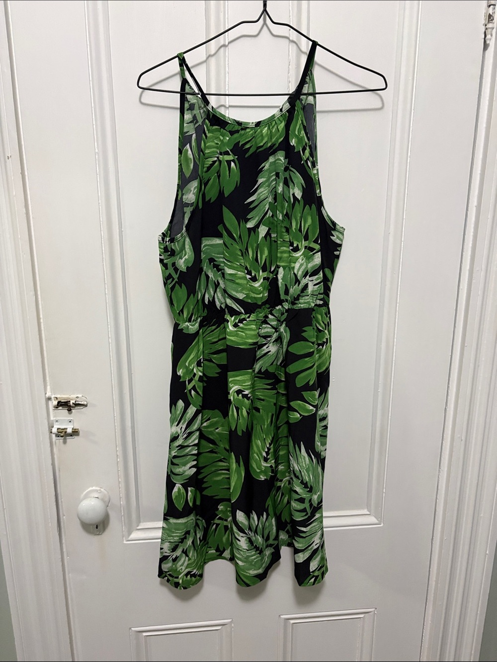 Leaf-Print Sleeveless Midi Dress in Black & Green